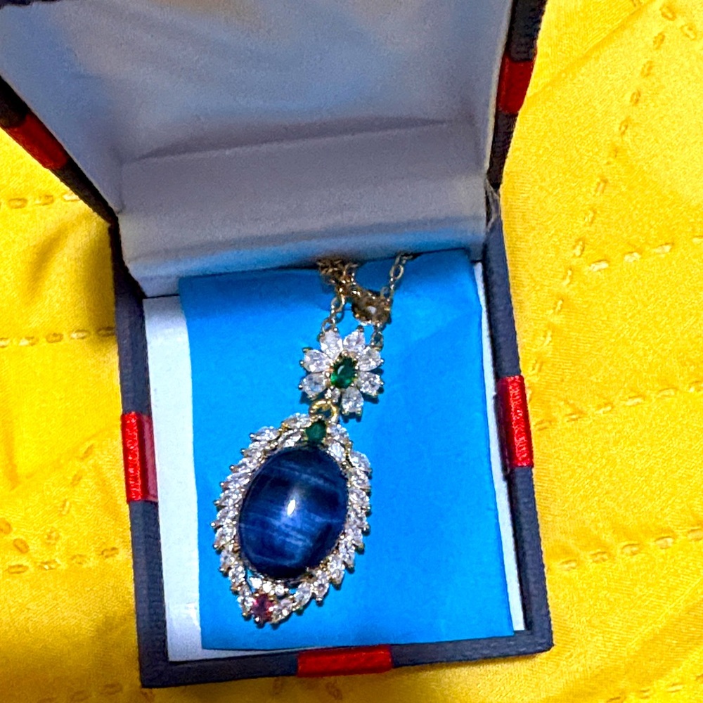 Blue Crystal Pendant Necklace - Elegant Women's Jewelry